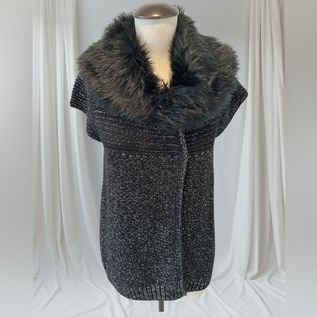Style & Co. Black Short Sleeve Sweater With Faux Fur Collar - Size Petite Large